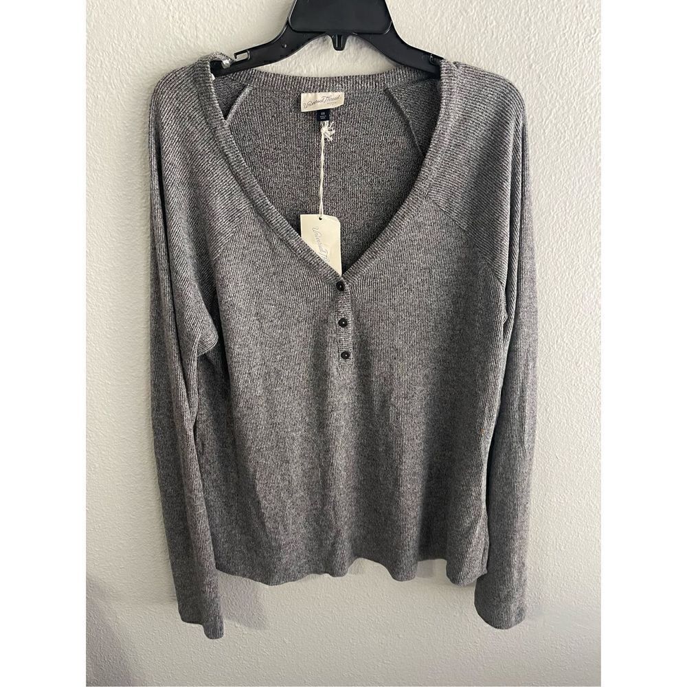 ❤️Universal Thread Grey Henley 2X